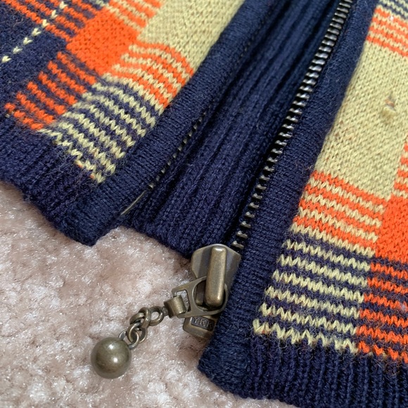 Zip-Up Plaid Sweater Vest - Picture 5 of 7